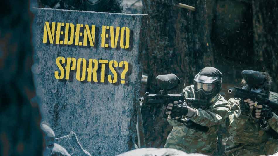 paintball oyuncuları siperin arkasında